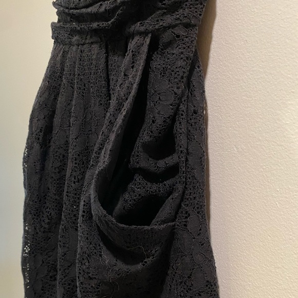 Black lace dress with pockets - Picture 3 of 5